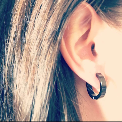 Cercei Huggie Hoop Rotund Negru